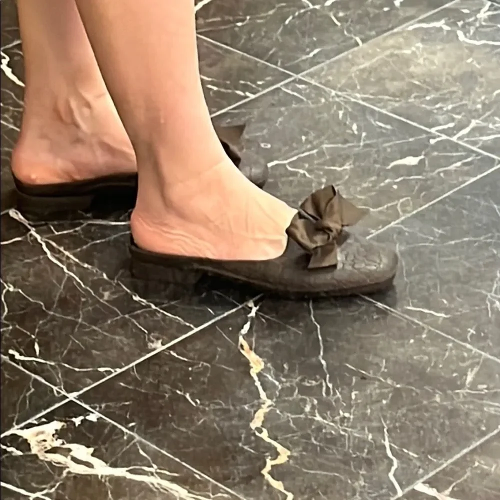 OKA b Black Sandals with Bow Detail